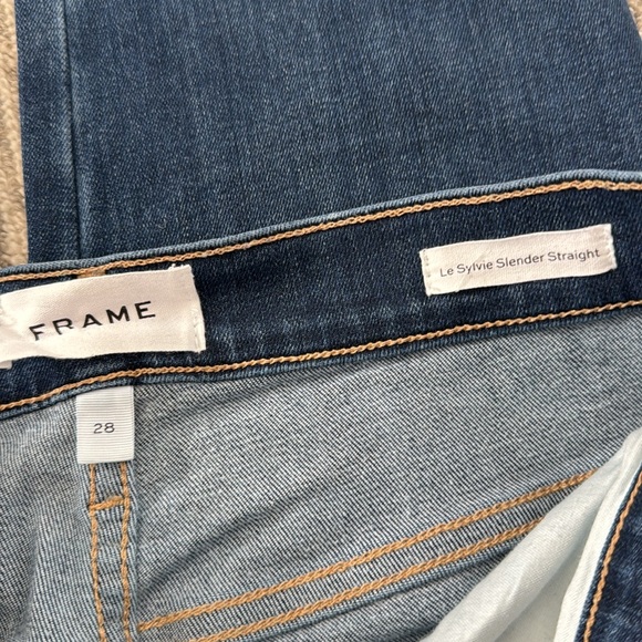 Frame straight leg denim jeans. Le Sylvie slender straight. - Picture 5 of 6